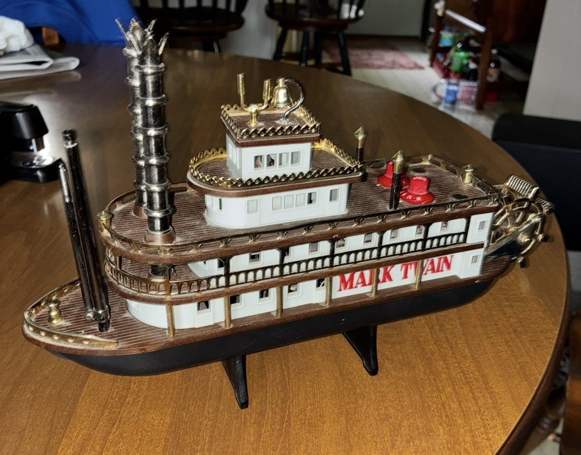 Mark Twain Riverboat AM Radio Disneyland Souvenir Working Japan Vintage WORKING Mark Twain Riverboat AM Radio Disneyland Souvenir Working Japan Vintage WORKING