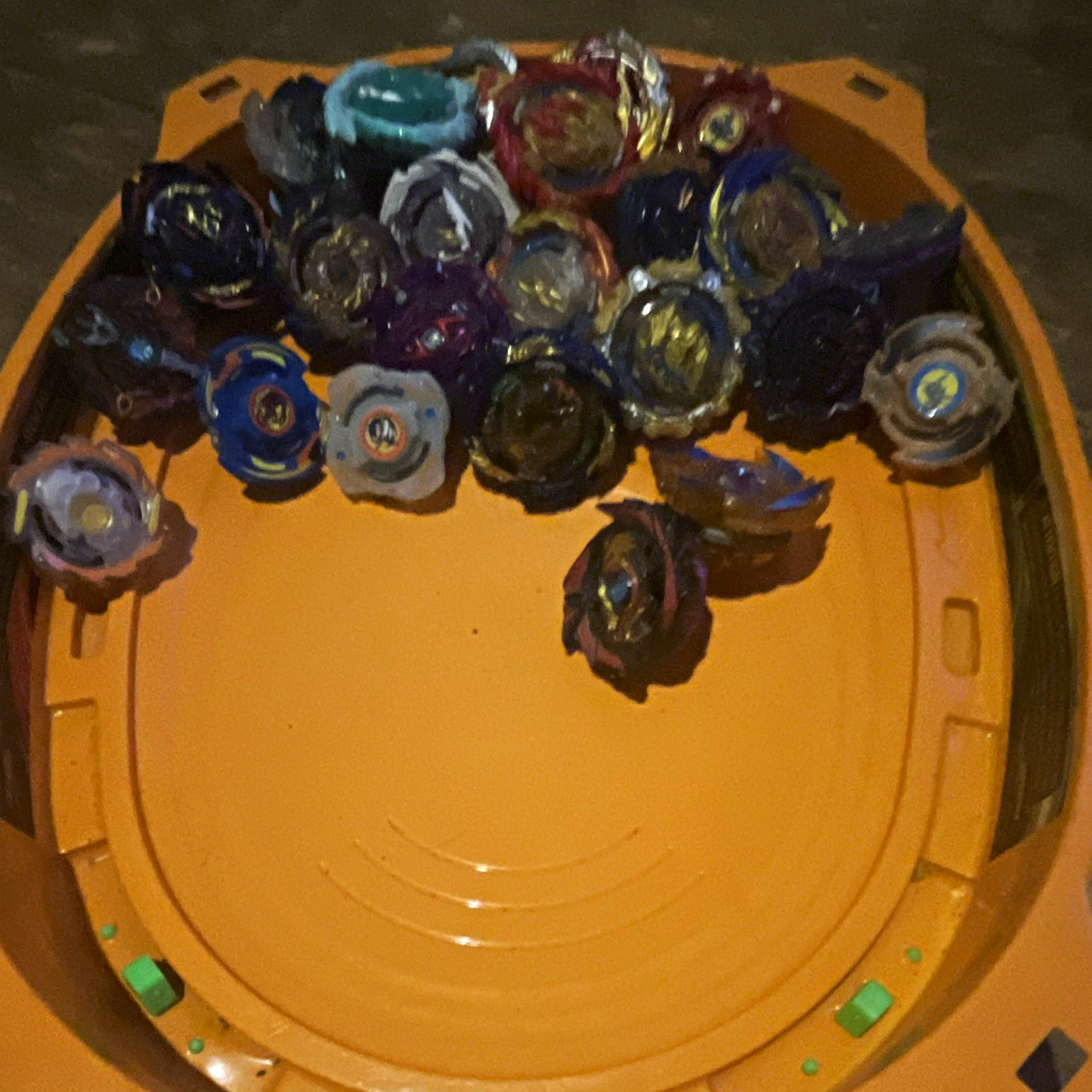 Beyblade Burst Lot come with a total of 25 beyblades Beyblade Burst Lot come with a total of 25 beyblades
