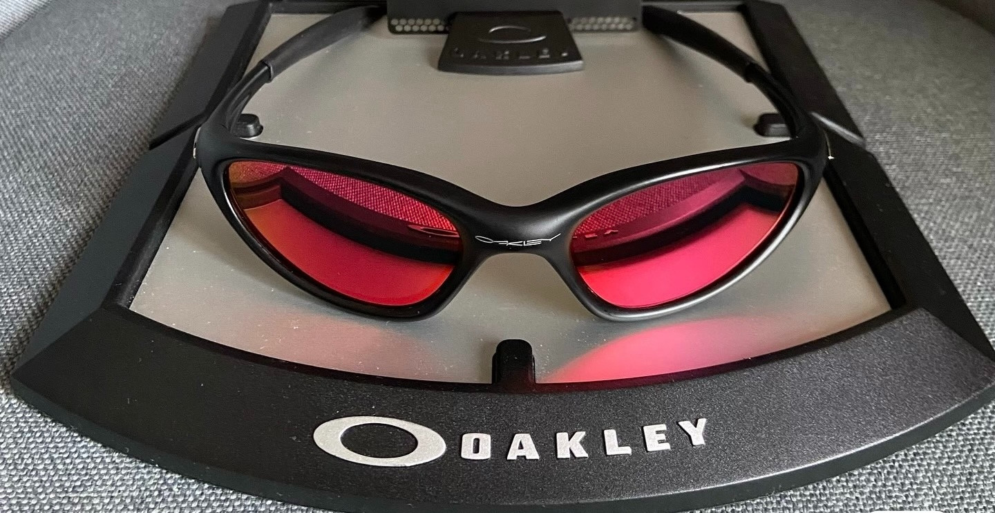 Oakley Minute Gen 1.0 Sunglasses Black Frame Red Lens Lightweighting Y2K Vintage