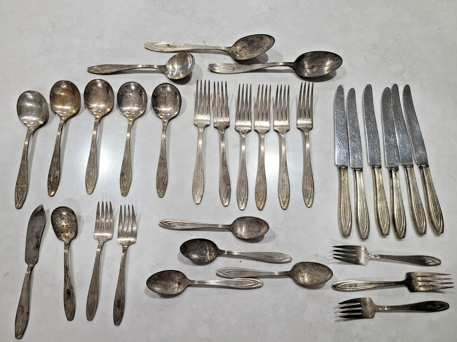 Vintage 1847 Rogers Bros Silver Plate Lot of 31 pieces Vintage 1847 Rogers Bros Silver Plate Lot of 31 pieces