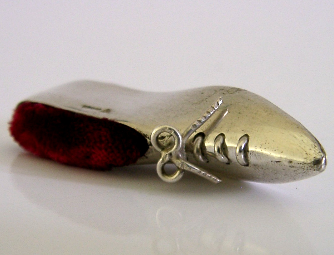 NOVELTY ENGLISH SOLID STERLING SILVER PIN CUSHION SHOE SEWING NEEDLEWORK 1999