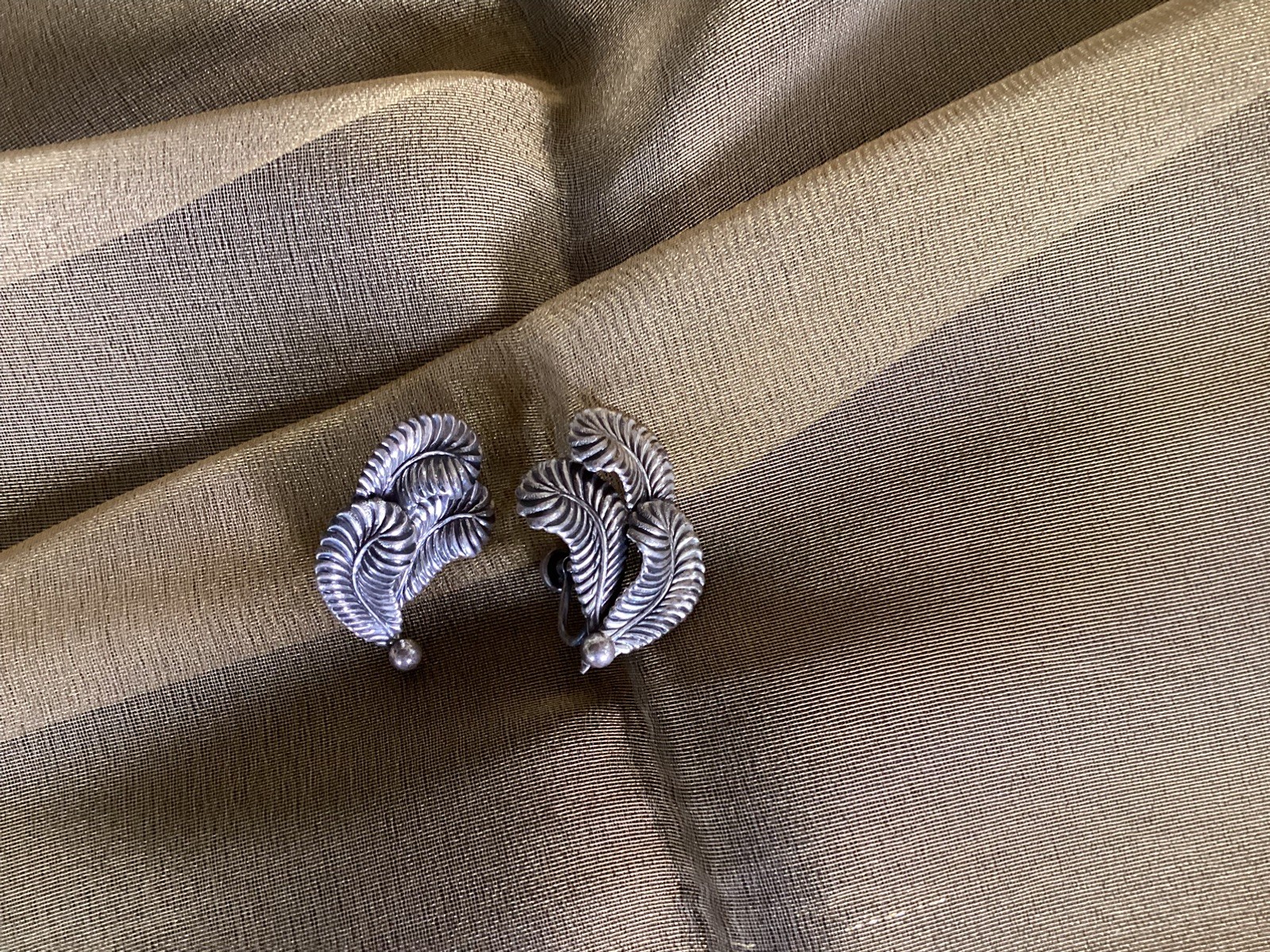Vintage BEAU Sterling Silver Feather/Leaf Screwback Earrings 925 Vintage BEAU Sterling Silver Feather/Leaf Screwback Earrings 925
