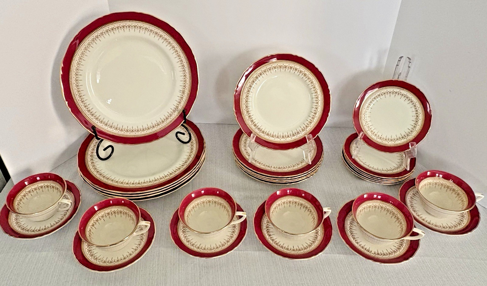 Royal Worcester REGENCY Ruby Red 30-Piece Dinner Set-Made in England-Excellent