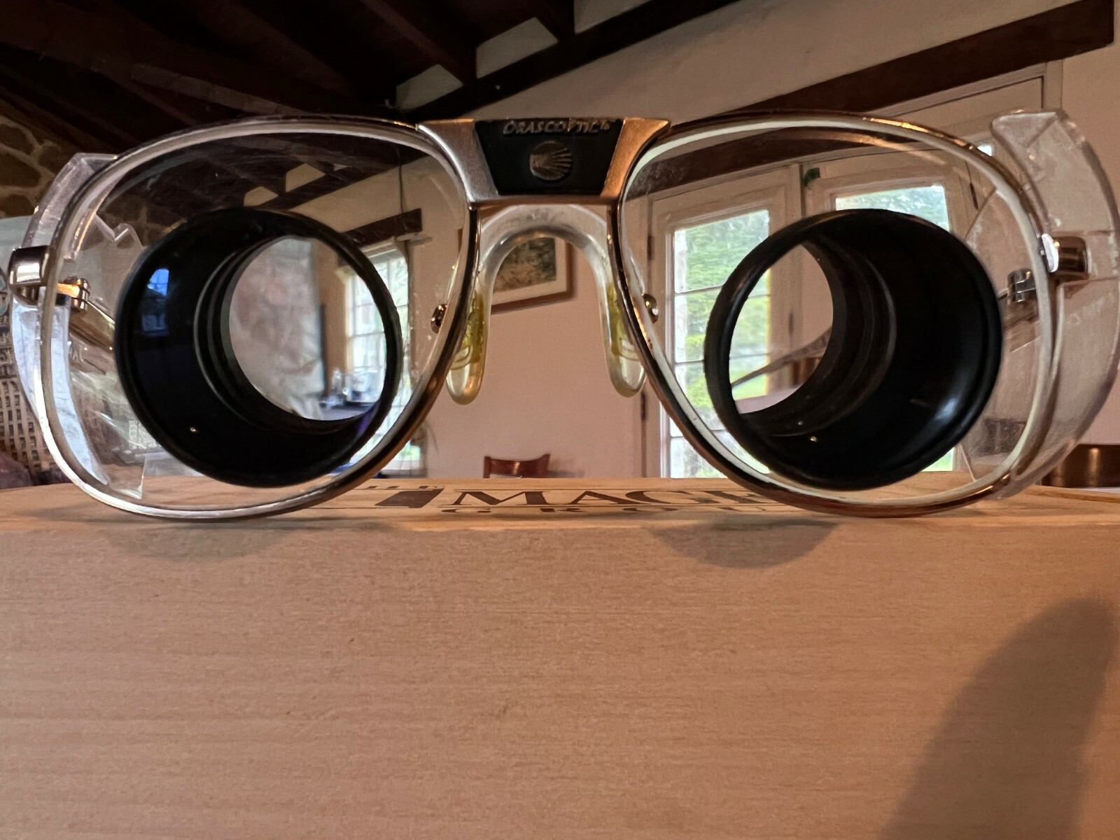 Orascoptic Gold Frames 52 18 135 with Orascoptic CE Loupes + Side Guards Orascoptic Gold Frames 52 18 135 with Orascoptic CE Loupes + Side Guards