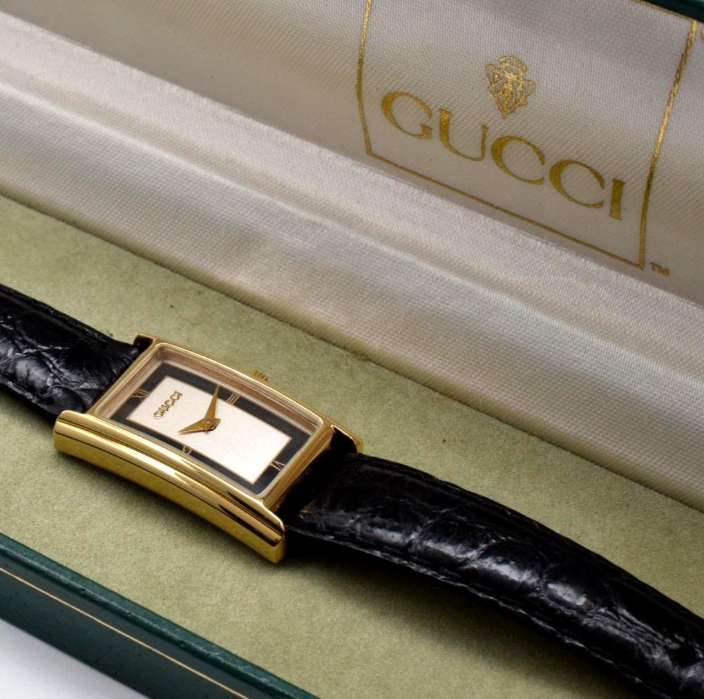 Vintage [ MINT /Box] Gucci 2600L Black Dial Gold Tank 19mm Qz Ladies Watch JAPAN