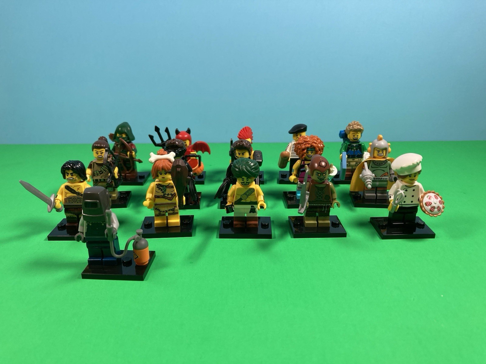 HUGE LEGO Collectible Minifigures Lot of 16 figures Great condition HUGE LEGO Collectible Minifigures Lot of 16 figures Great condition
