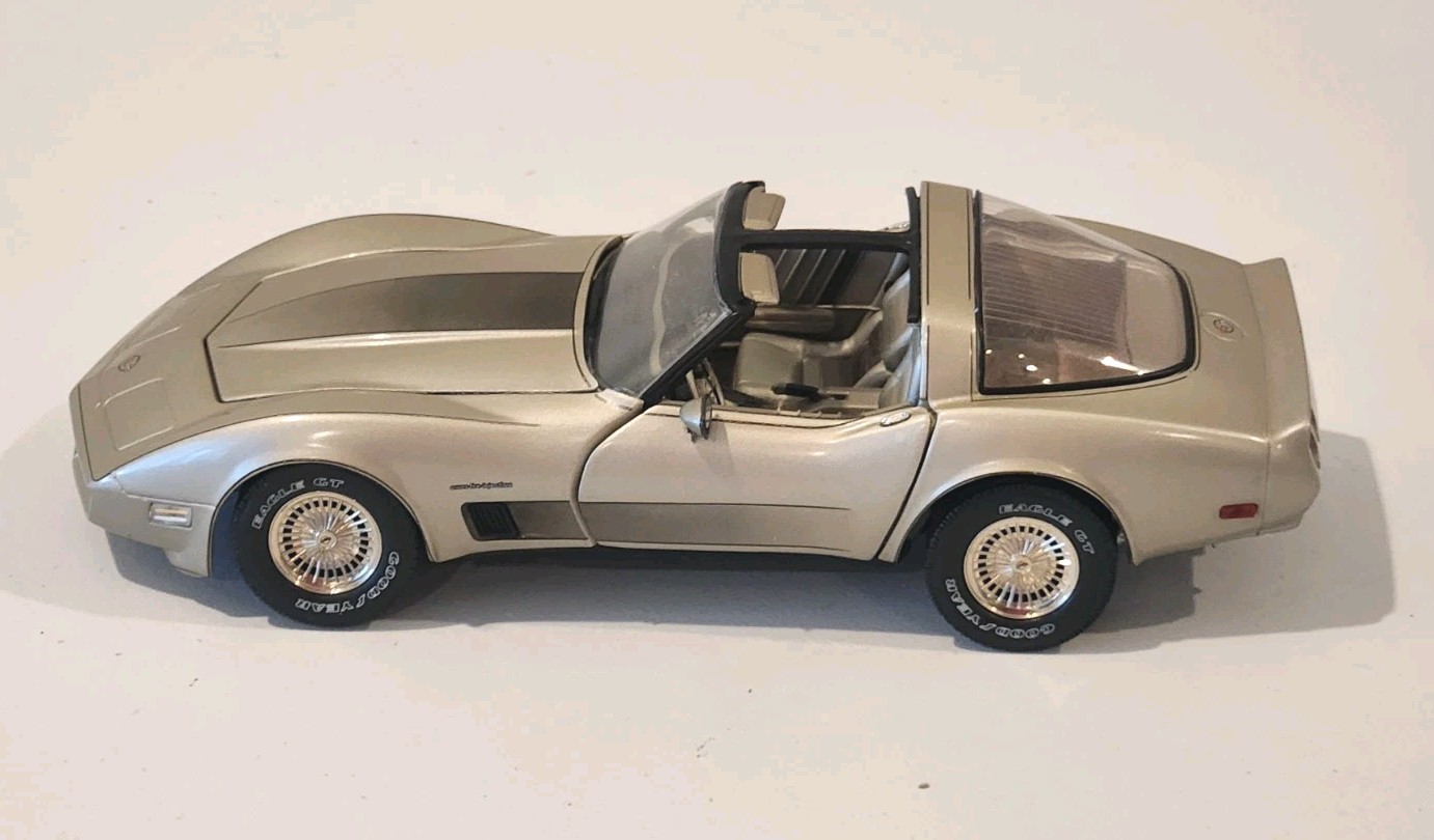 Franklin Mint 1982 Chevrolet Corvette Collectors Edition 1:24 #4623/6759