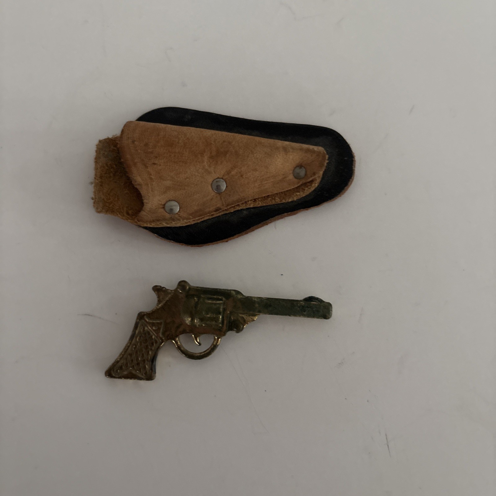 Vintage MINIATURE PISTOL GUN REVOLVER In Leather Holster Vintage MINIATURE PISTOL GUN REVOLVER In Leather Holster