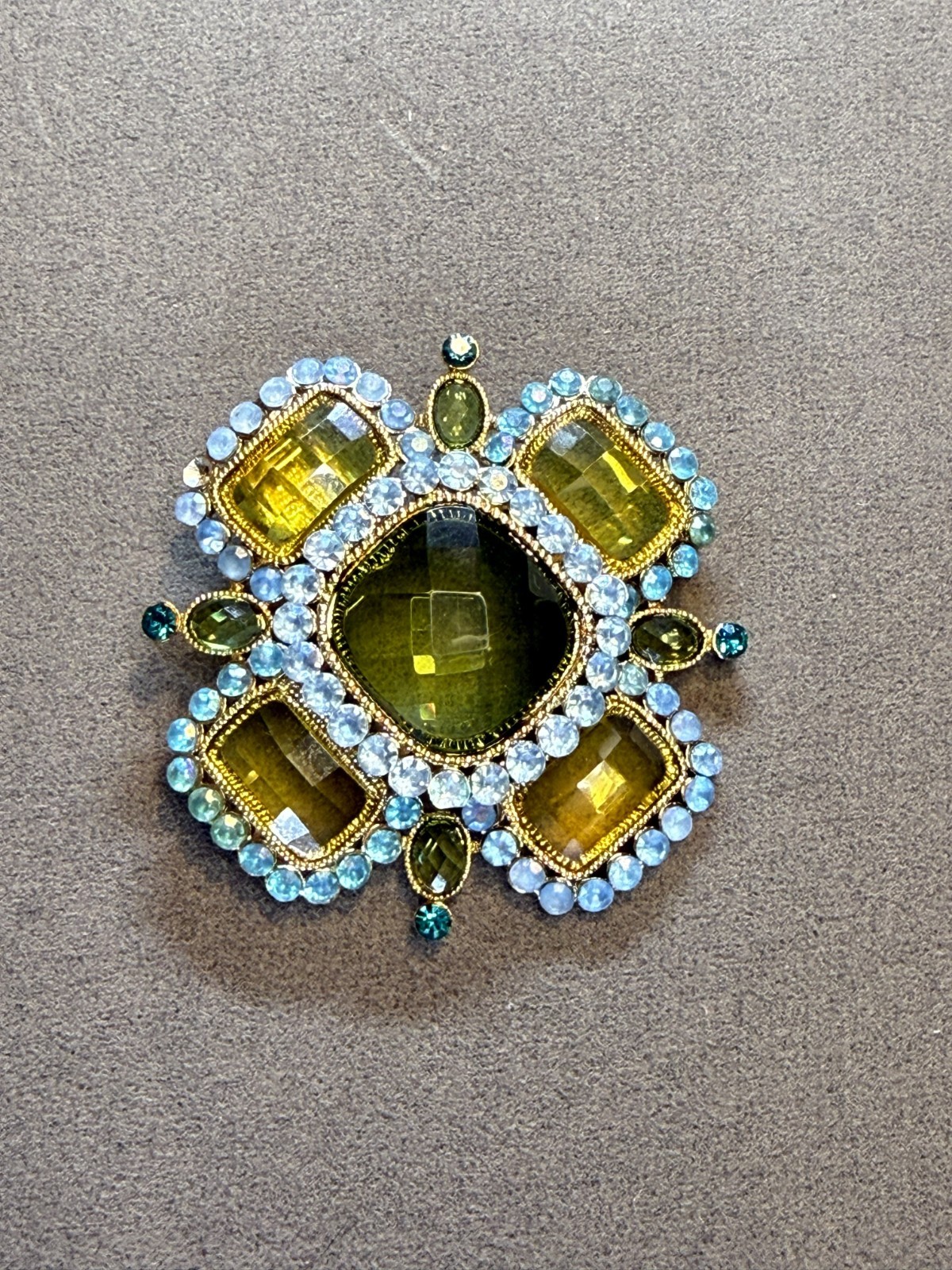 Vintage Maltese Cross Brooch Gold Tone Green Blue Rhinestone Statement Pin 2\ Vintage Maltese Cross Brooch Gold Tone Green Blue Rhinestone Statement Pin 2\