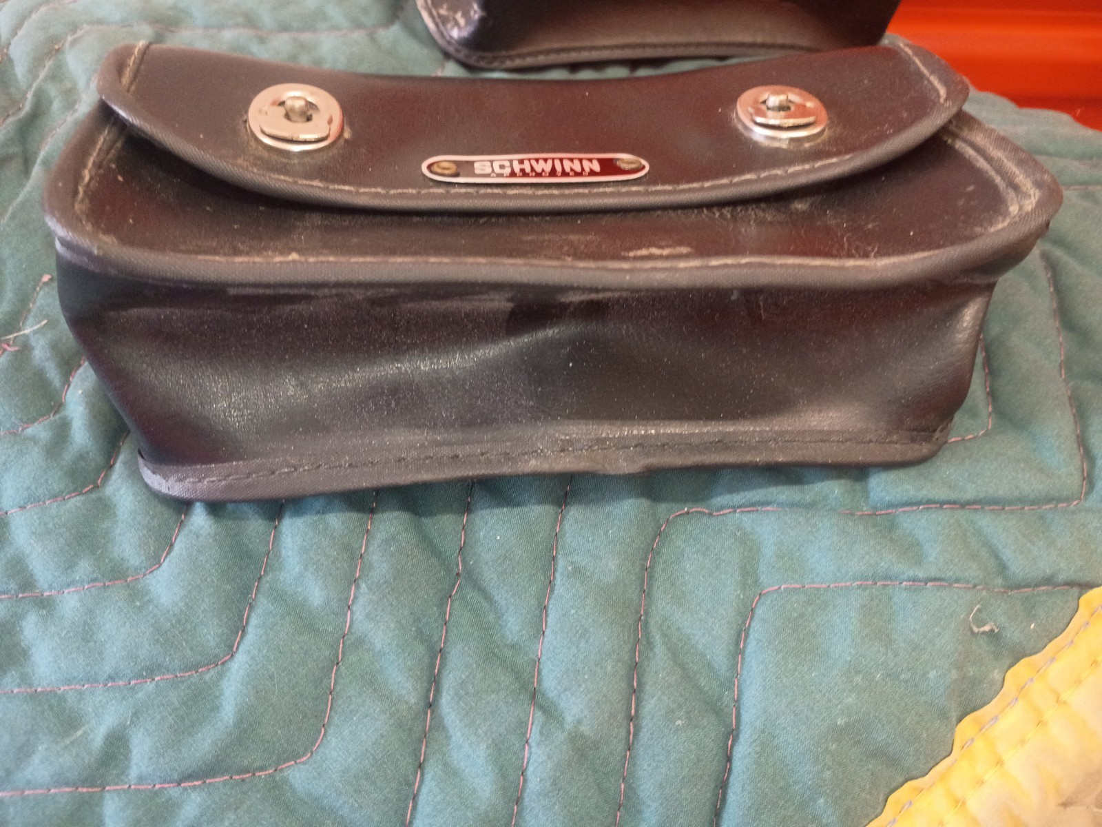 Schwinn Approved Vintage Brown Leather Handlebar Bag, Small 1L Buckle Schwinn Approved Vintage Brown Leather Handlebar Bag, Small 1L Buckle