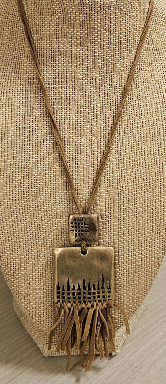 VINTAGE RARE CHICO\'S HAMMERED BRASS LEATHER FRINGE BOHEMIAN ARTSY NECKLACE