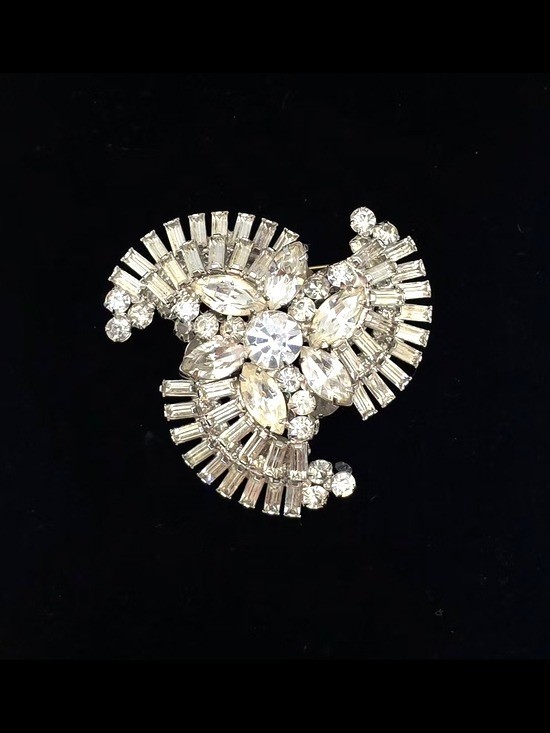 Juliana DeLizza & Elster Large Sparkling Ice Rinestones Swirling Brooch Juliana DeLizza & Elster Large Sparkling Ice Rinestones Swirling Brooch