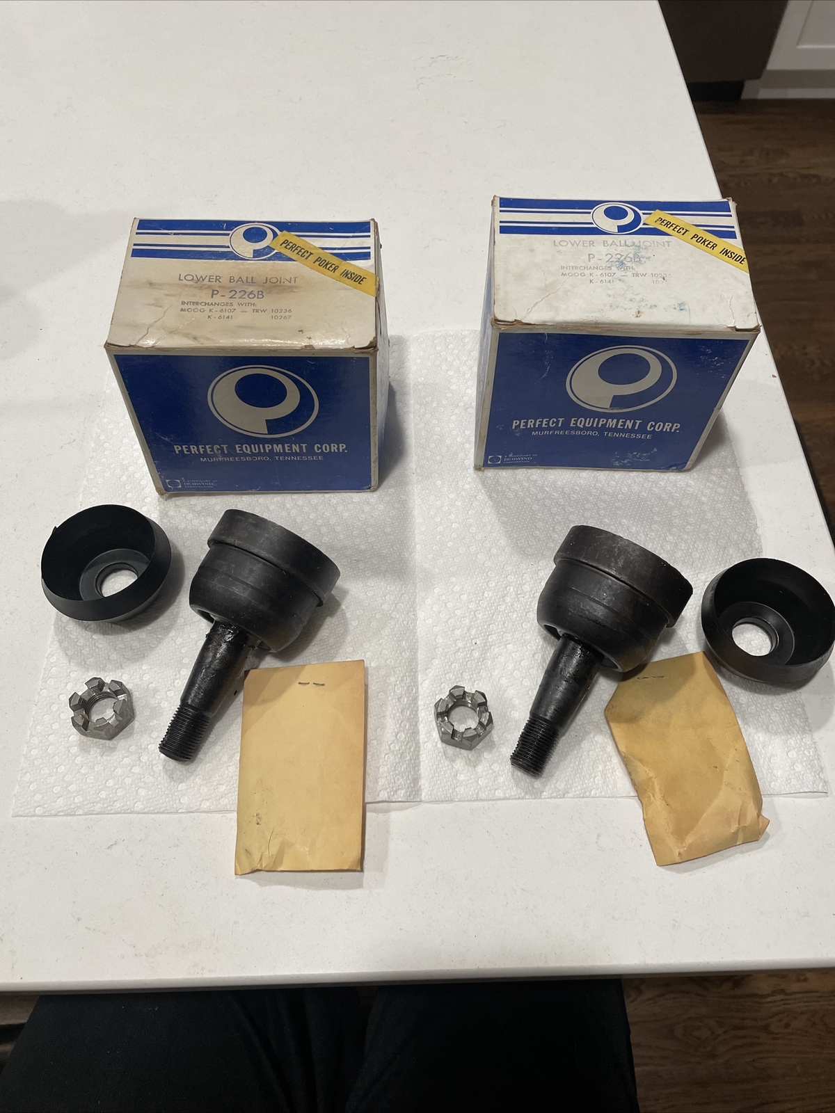 2 NOS 1971-76 Chevrolet Buick Pontiac Oldsmobile Lower Ball Joints Moog K-6107