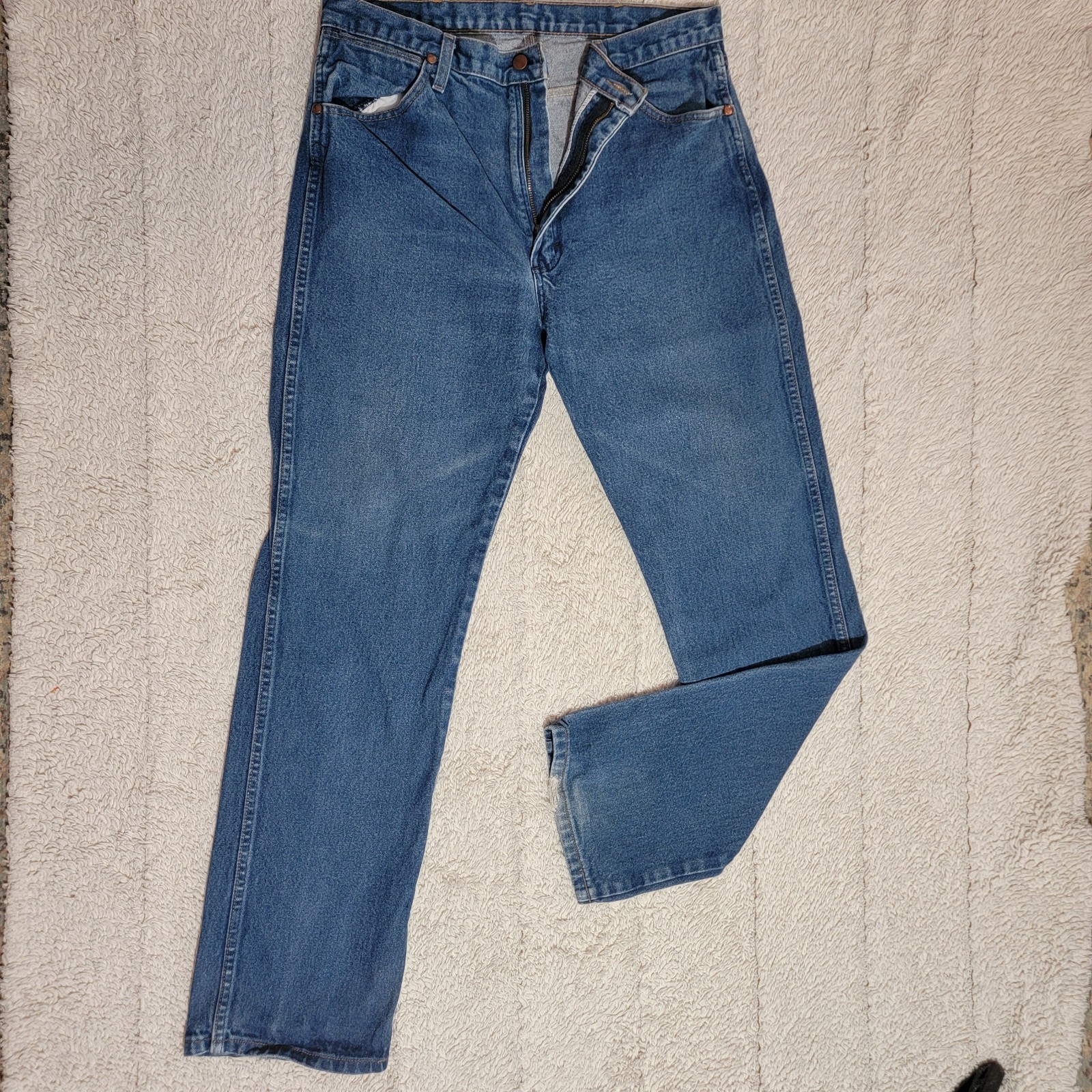 Wrangler 13MWZ Cowboy Cut Jeans - Blue Wrangler 13MWZ Cowboy Cut Jeans - Blue