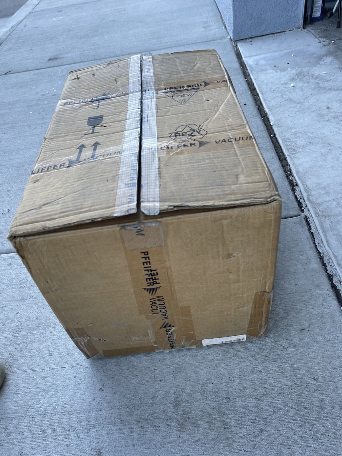 Pfeiffer PM P04 299 SPLITFLOW 310 Turbo Pump PMP04299  Only Pump No Controller