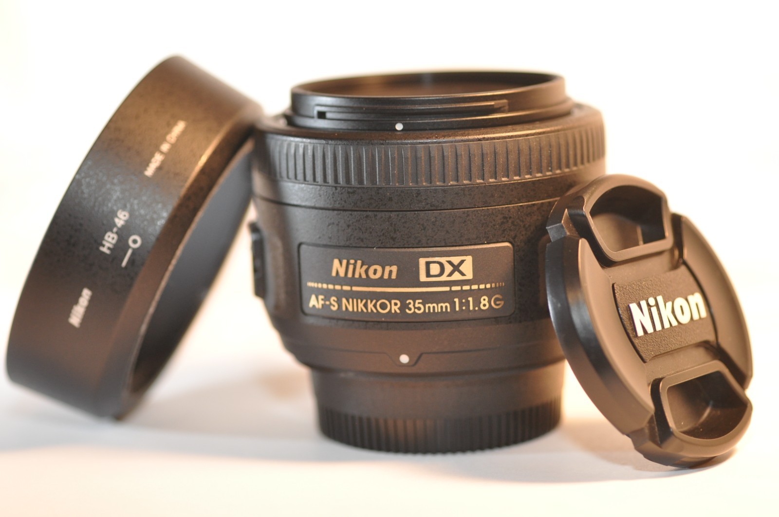 Nikon DX AF-S Nikkor 35mm f/1.8 G lens HB-46 for D300 D90 D7500 D5600 D3400 D500