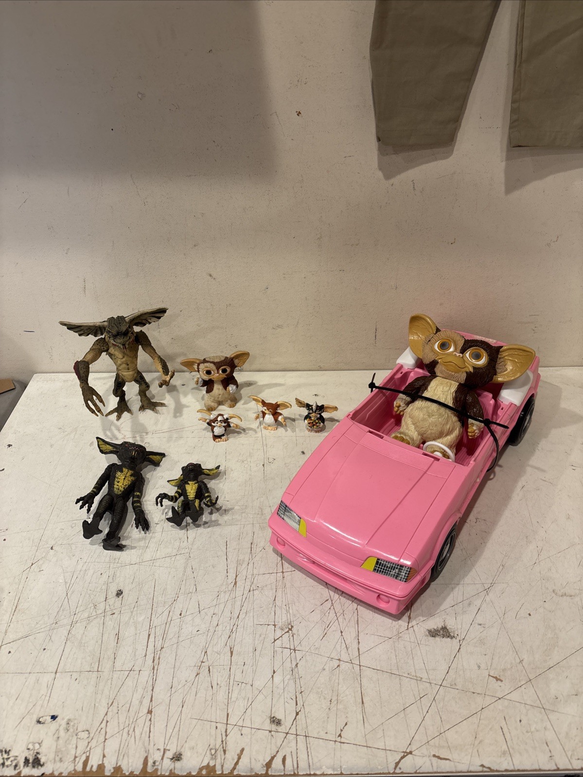 VINTAGE GREMLINS FIGURE LOT ( Read ) With Barbie Car VINTAGE GREMLINS FIGURE LOT ( Read ) With Barbie Car