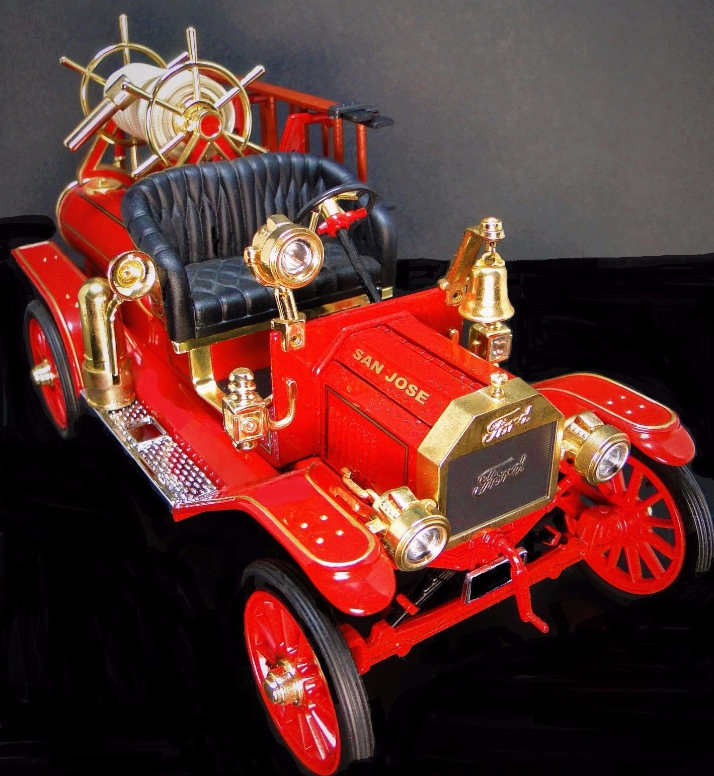 Vintage Classic Antique Red Fire Engine Truck Metal Dream Model Car Pickup Promo