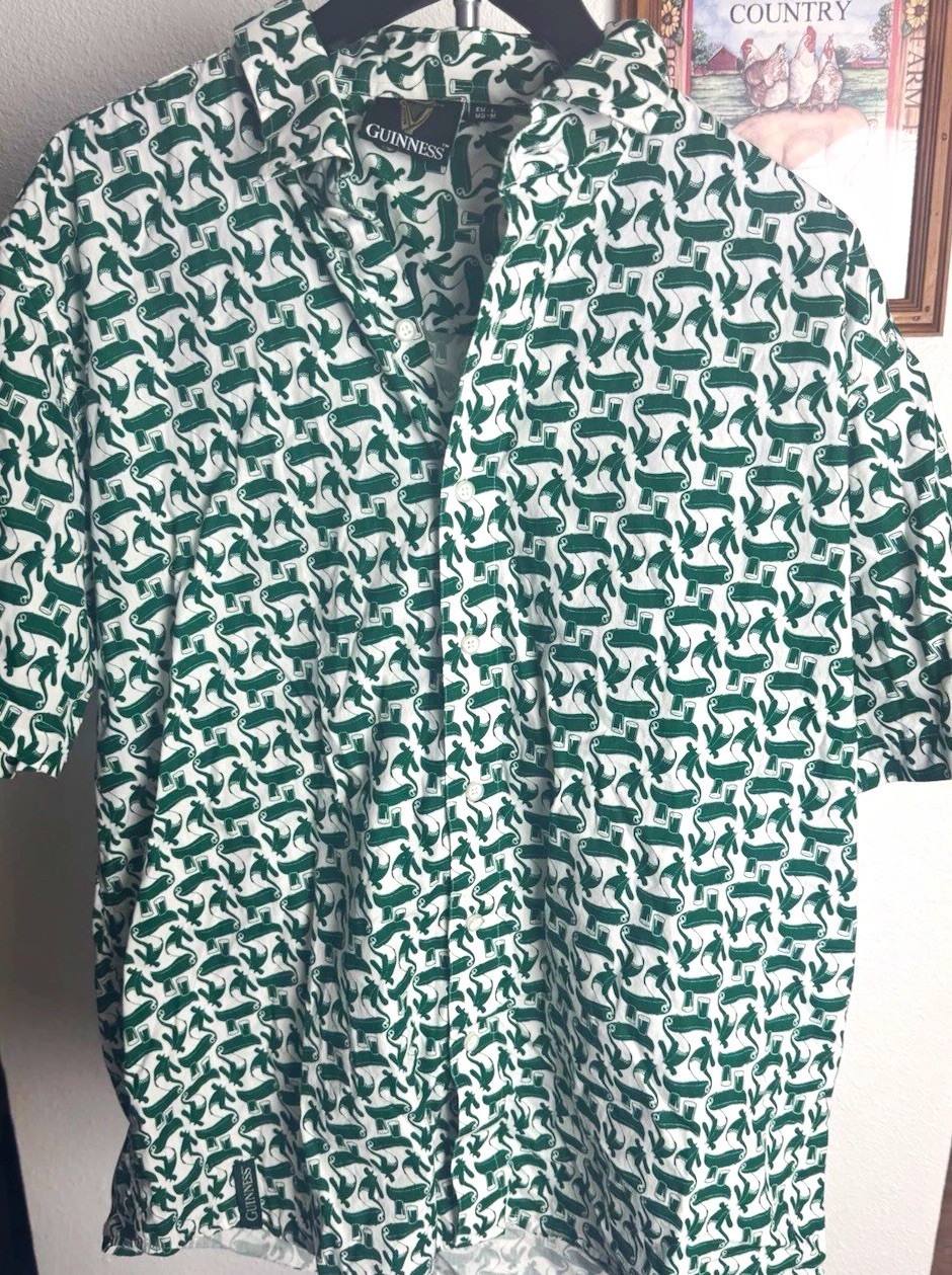 Guinness Green & White All-Over Print Short Sleeve Button-Front Shirt - Medium Guinness Green & White All-Over Print Short Sleeve Button-Front Shirt - Medium