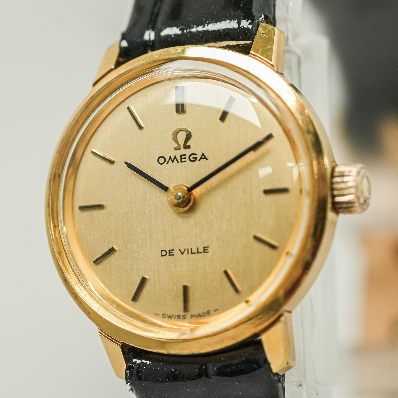 Vintage 1960s *NEAR MINT* OMEGA De Ville TOOL.101 Manual Winding Gold 23mm Women