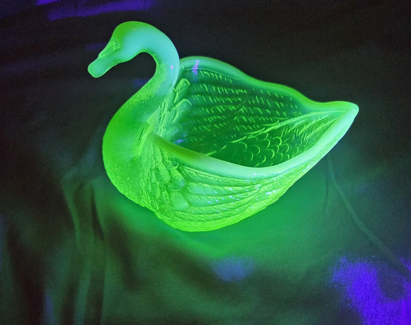 Vtg Fenton Uranium Opalescent Green Glass Swan Salt Dip 4 Vtg Fenton Uranium Opalescent Green Glass Swan Salt Dip 4