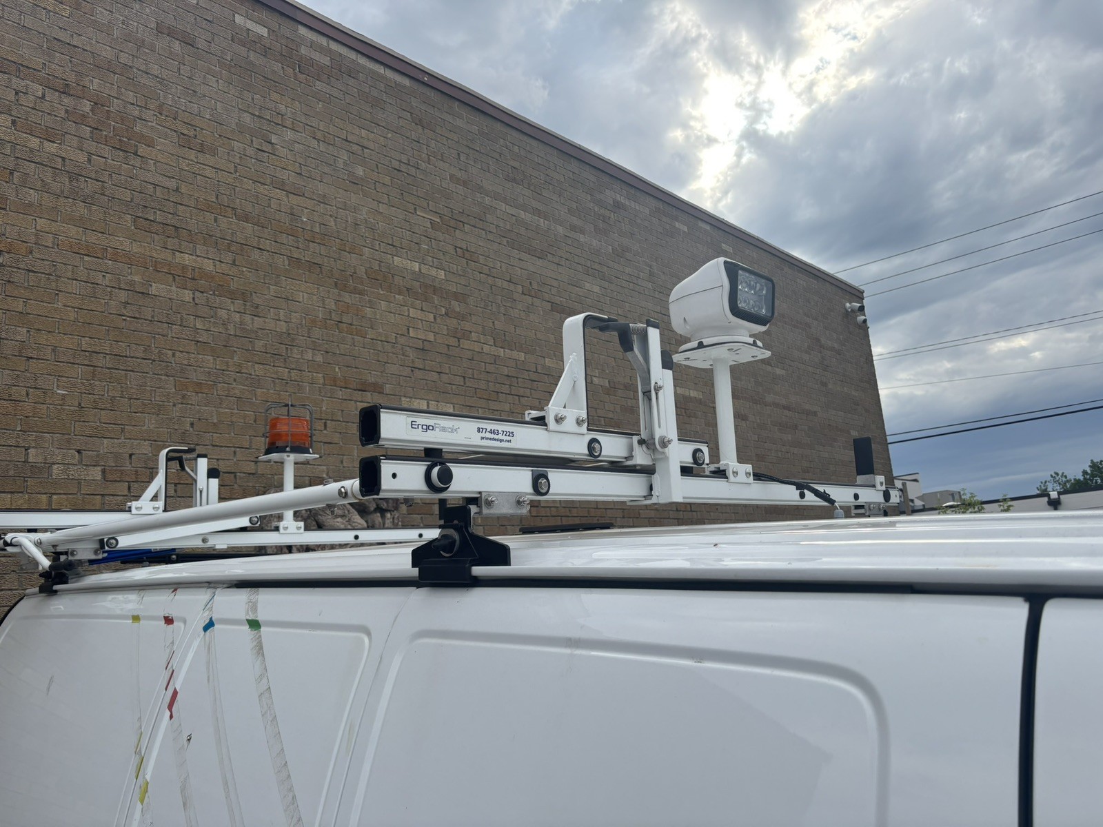 Prime Design ErgoRack Ladder Rack RR-GM-68-M + Golight + Beacon Savana / Express