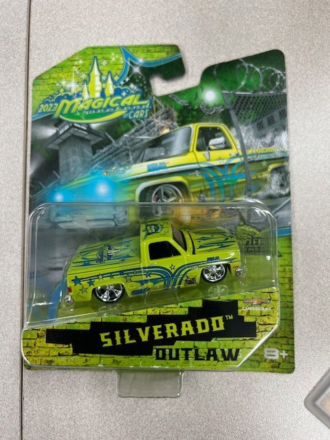Maisto Magical Weekend 2023 Convention Outlaw 1983 Squarebody Maisto Magical Weekend 2023 Convention Outlaw 1983 Squarebody