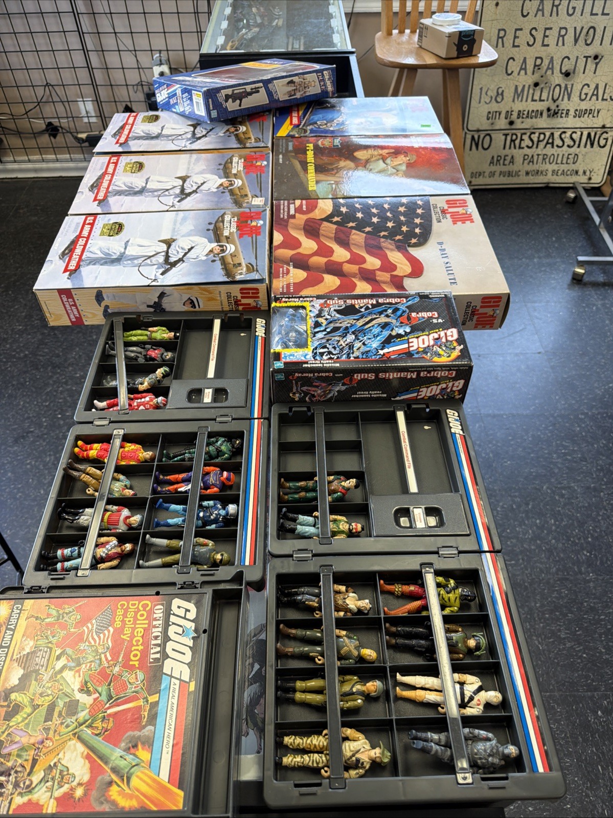 HUGE VINTAGE LOT OF USED AND NEW GI JOE HASBRO G.I. JOE HUGE VINTAGE LOT OF USED AND NEW GI JOE HASBRO G.I. JOE