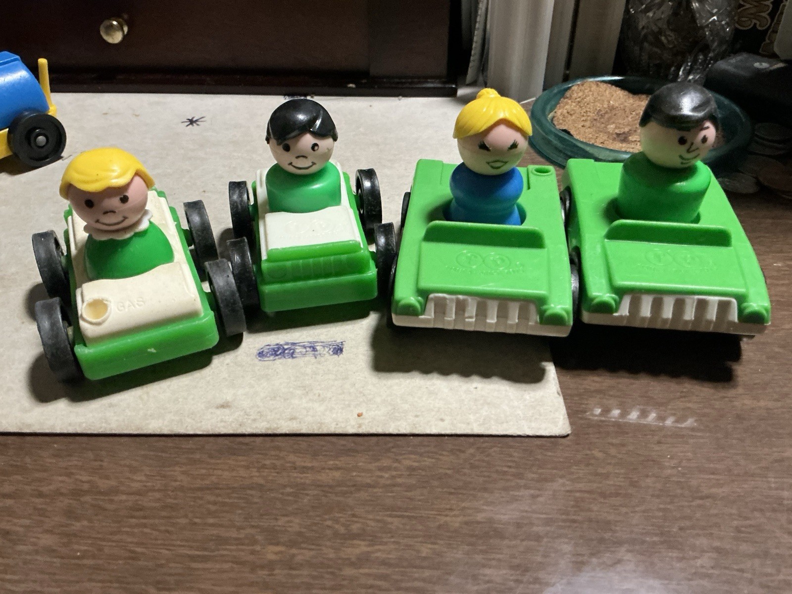  Vintage Fisher Price Little People Family Of 4 With 4 Cars 