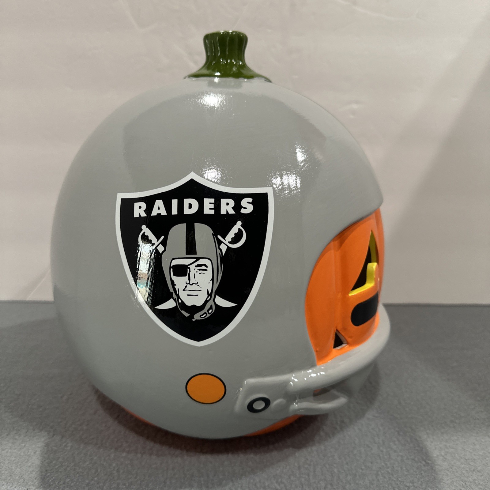 Las Vegas Raiders Ceramic Pumpkin Helmet NFL Halloween ๐ โ ๏ธ 11โx 34โrnd Las Vegas Raiders Ceramic Pumpkin Helmet NFL Halloween ๐ โ ๏ธ 11โx 34โrnd