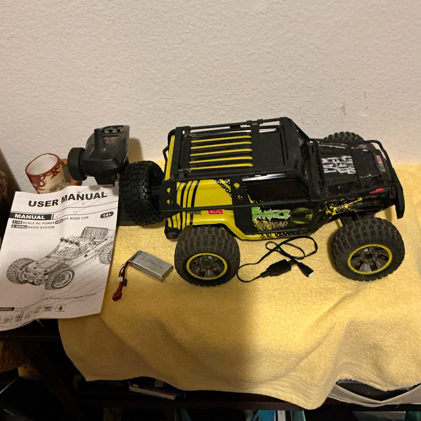 1:10 4WD Brushless Electric Off-Road RC Truck RTR Black/Yellow Hobby Grade 1:10 4WD Brushless Electric Off-Road RC Truck RTR Black/Yellow Hobby Grade