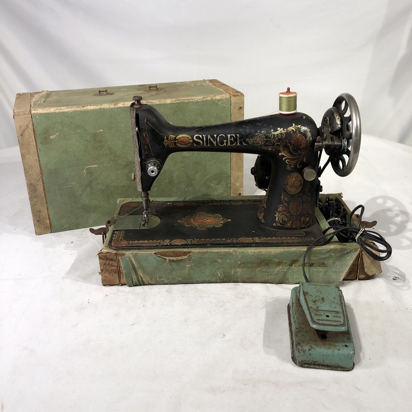 Antique Singer Sewing Machine Model 66 Red Eye w/ Case & Foot Pedal - 1920s USA Antique Singer Sewing Machine Model 66 Red Eye w/ Case & Foot Pedal - 1920s USA