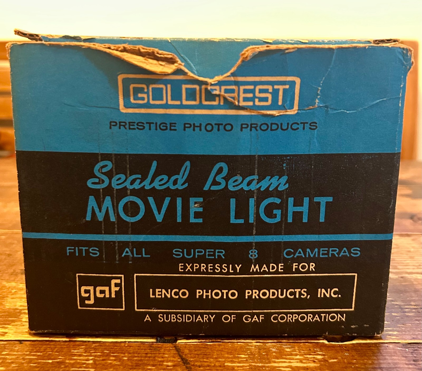 Vintage Goldcrest Sealed Beam Movie Light, Model 910 Vintage Goldcrest Sealed Beam Movie Light, Model 910