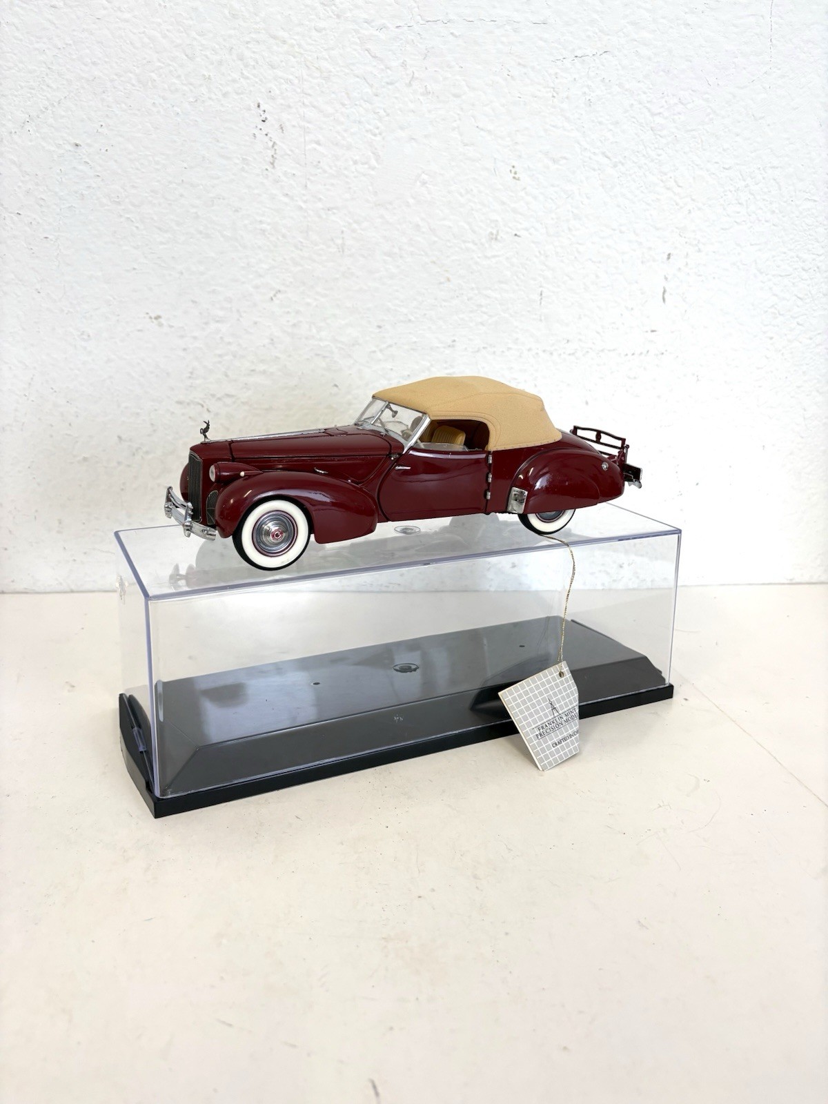 Franklin Mint 1940 Packard Darrin Custom Convertible Victoria 1:24 Diecast Franklin Mint 1940 Packard Darrin Custom Convertible Victoria 1:24 Diecast