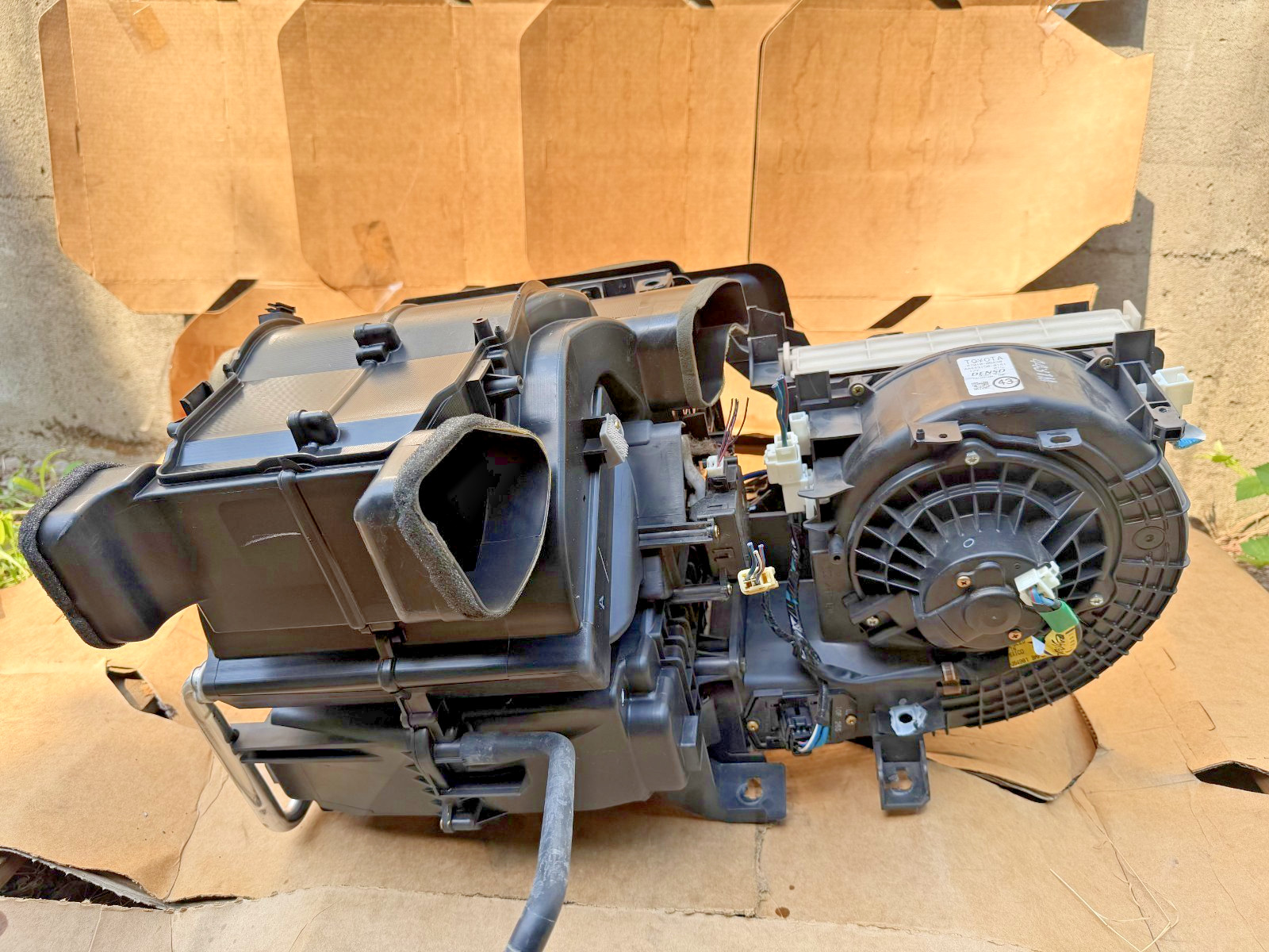 02-06 Toyota Camry Hvac Climate Heater Blower Motor Housing Box OEM 87010-06430 02-06 Toyota Camry Hvac Climate Heater Blower Motor Housing Box OEM 87010-06430