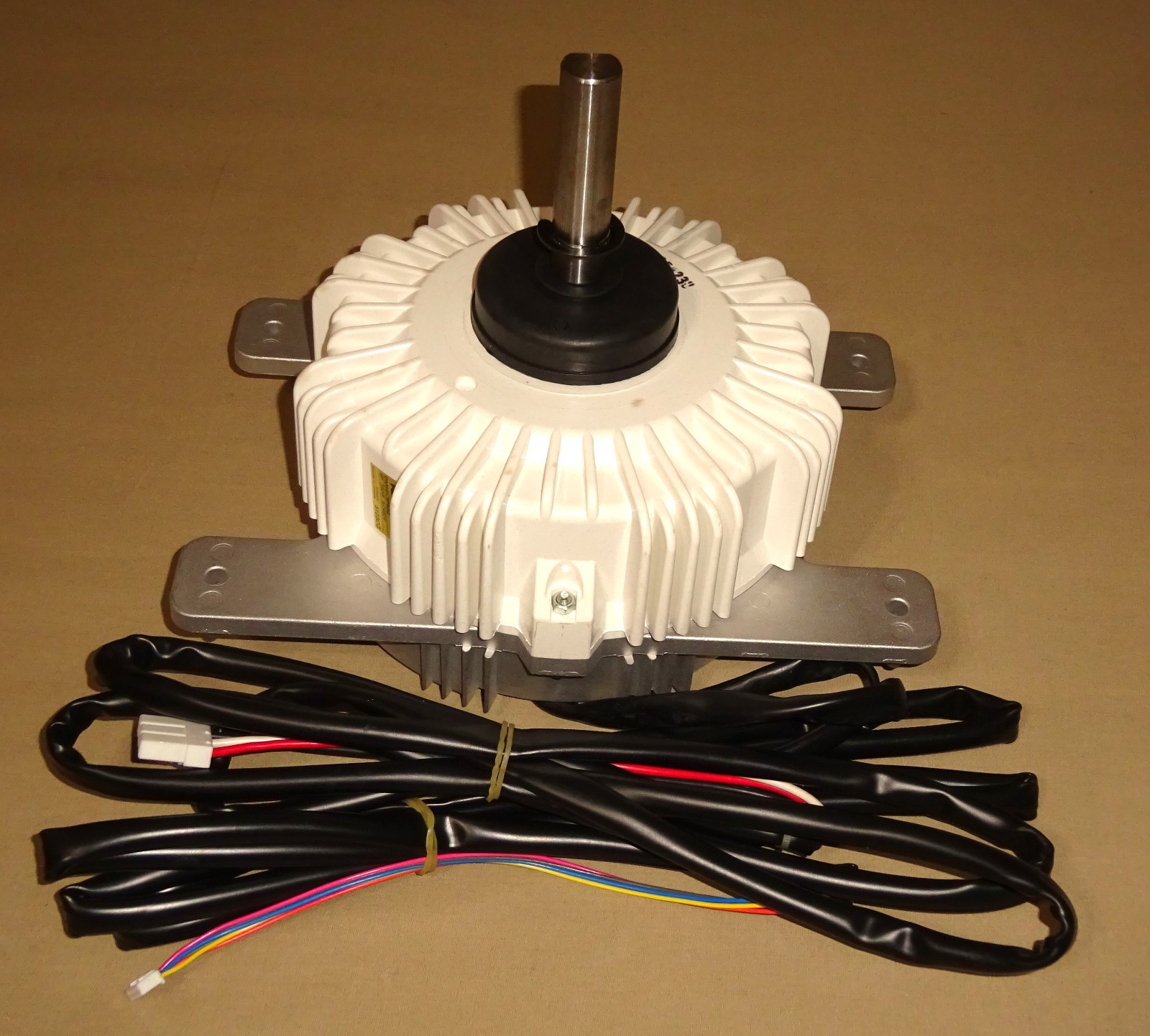 Panasonic DMSBC8PMQ Motor 8P 750W AC460V NEW Panasonic DMSBC8PMQ Motor 8P 750W AC460V NEW