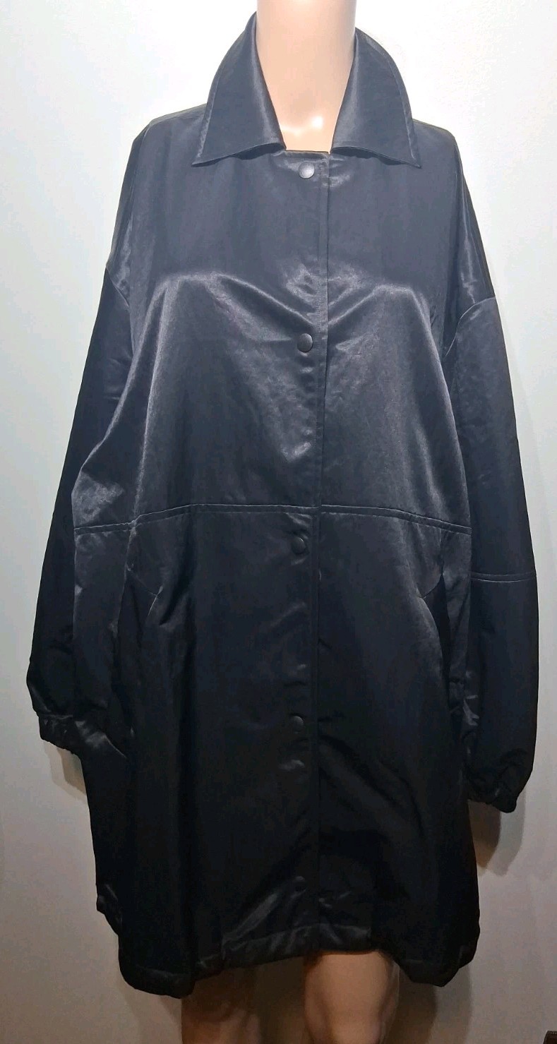 Lululemon Black Lightweight Oversized Coaches Jacket Waterproof Size M NWT Lululemon Black Lightweight Oversized Coaches Jacket Waterproof Size M NWT