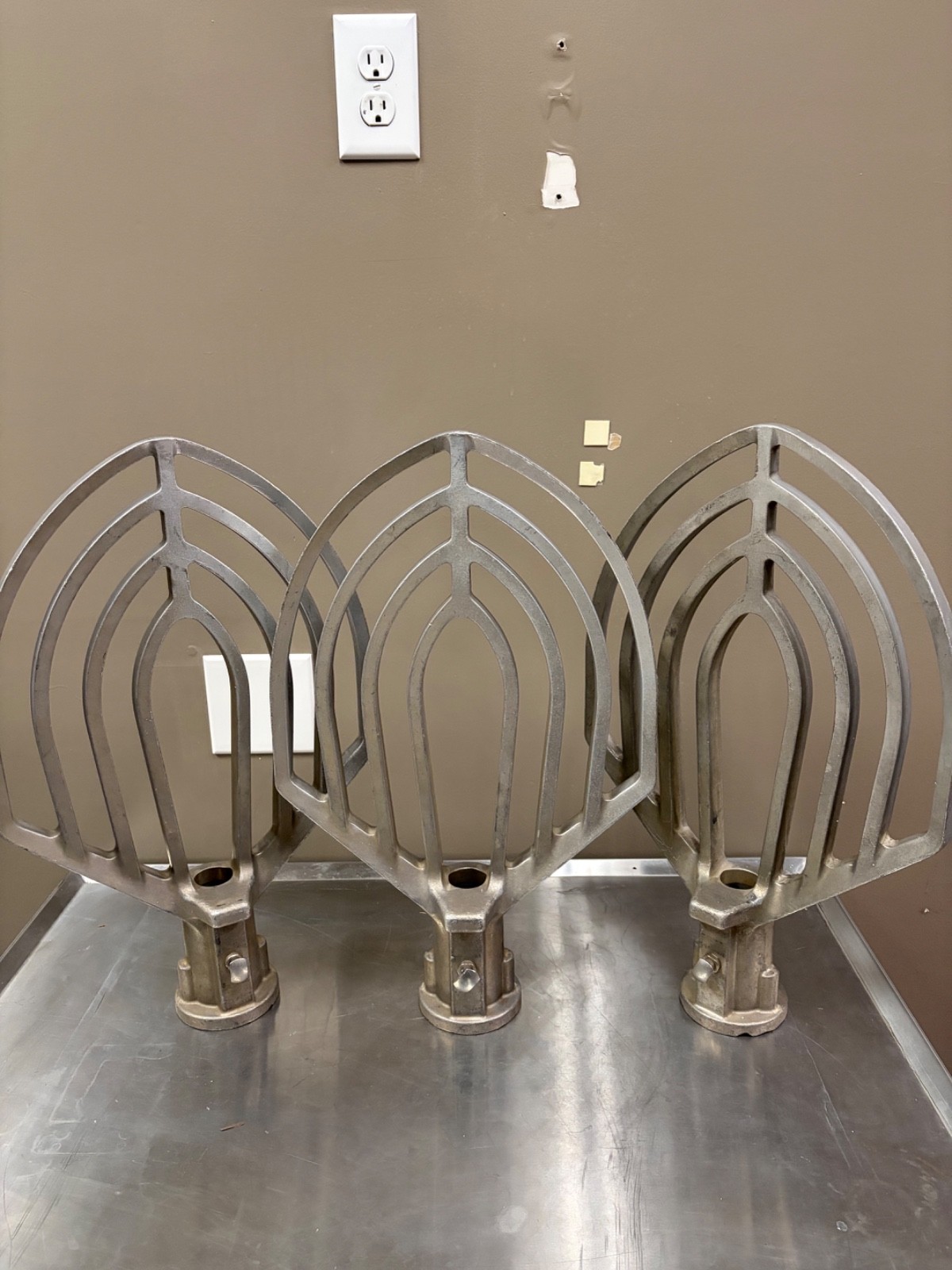 Hobart BBEATER-HL80 Legacy Aluminum Flat Beater for 80 Qt. Bowls HL80B Hobart BBEATER-HL80 Legacy Aluminum Flat Beater for 80 Qt. Bowls HL80B