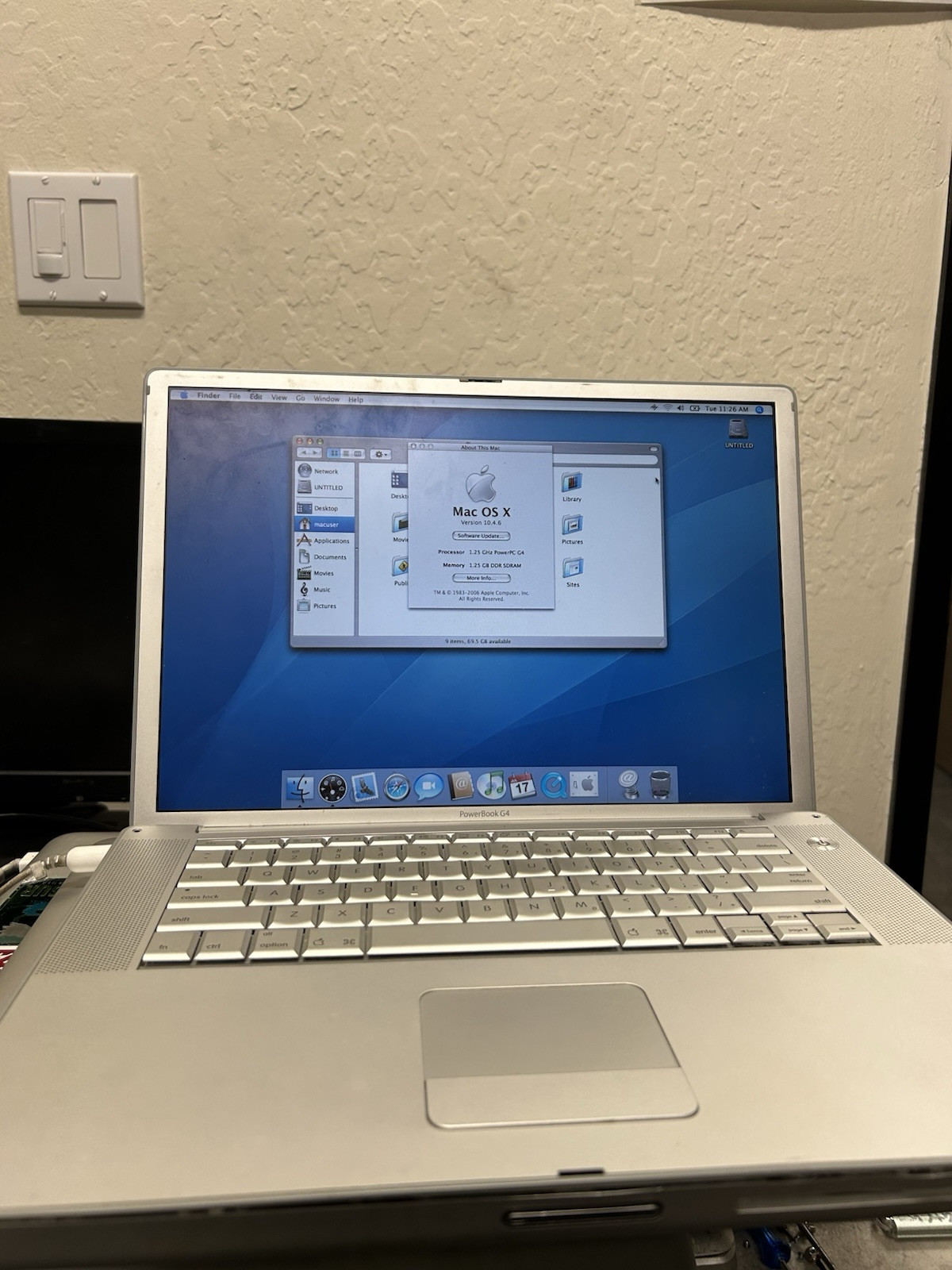 Vintage Apple PowerBook 15” G4 “Aluminum” (1.25GHz/1.25GB/80gb/Tiger)