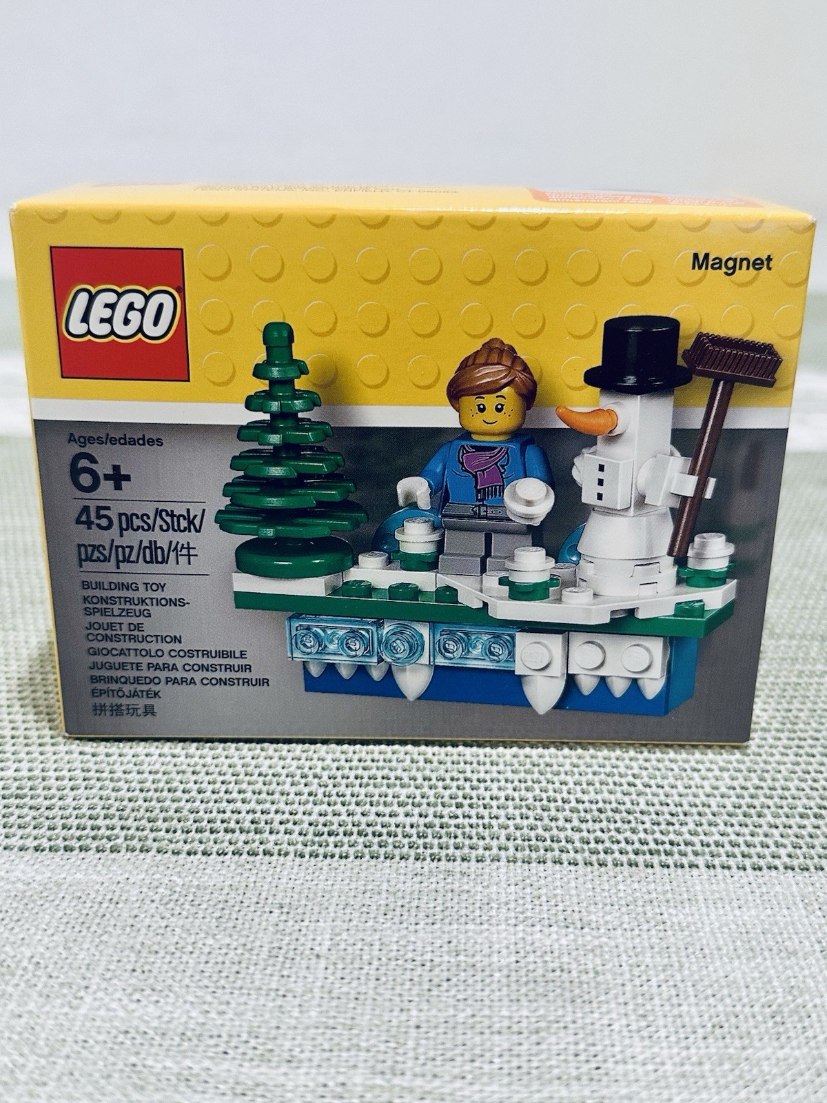 LEGO Iconic Holiday Magnet 853663 New Sealed Retired Collectible LEGO Iconic Holiday Magnet 853663 New Sealed Retired Collectible