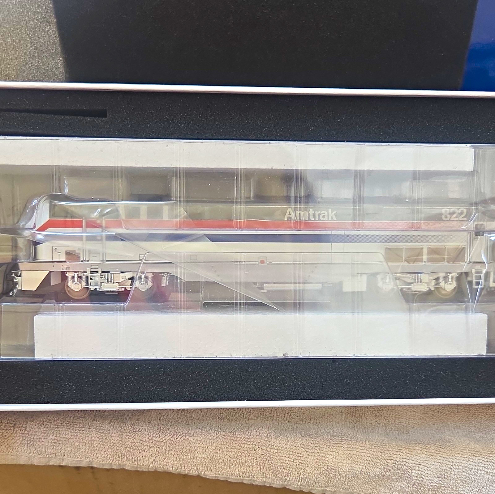 Athearn Genesis HO Scale Amtrak EMD P40DC Phase III #822 Digital Sound ATHG82379 Athearn Genesis HO Scale Amtrak EMD P40DC Phase III #822 Digital Sound ATHG82379