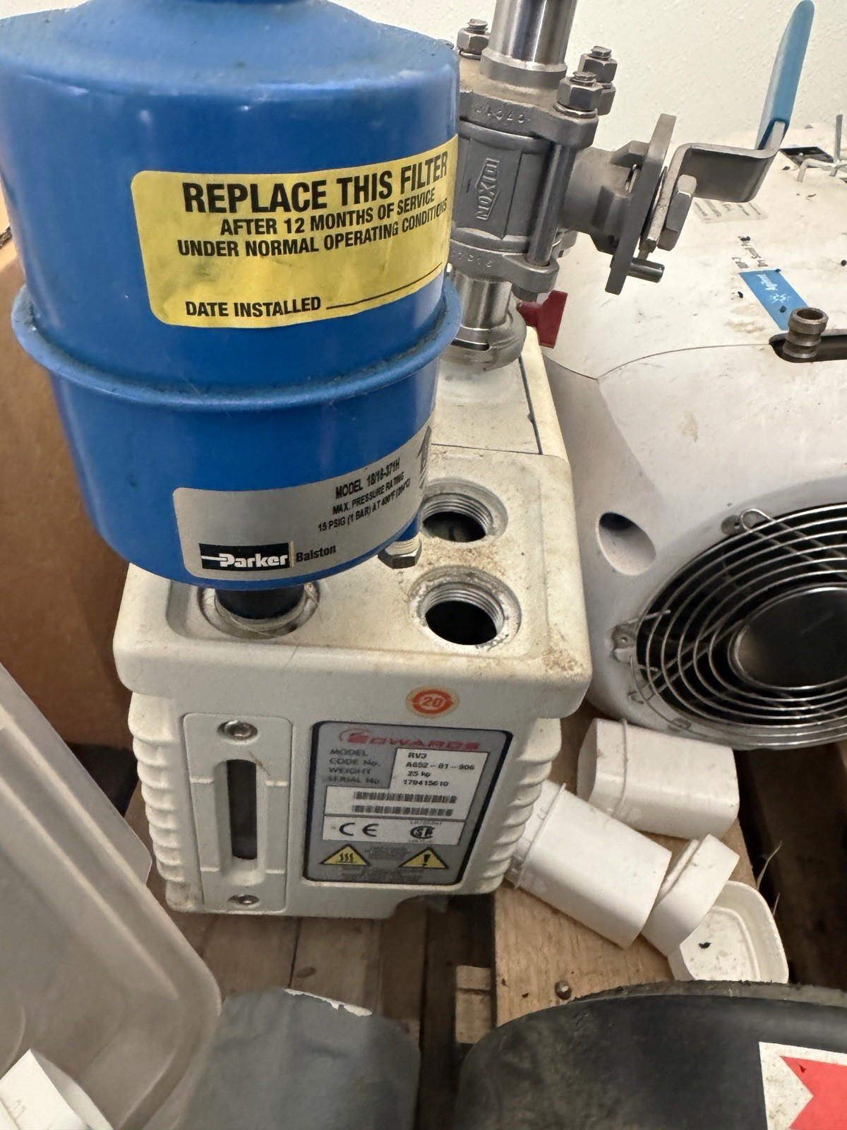 Edwards RV3 two-stage rotary-vane vacuum pump Edwards RV3 two-stage rotary-vane vacuum pump