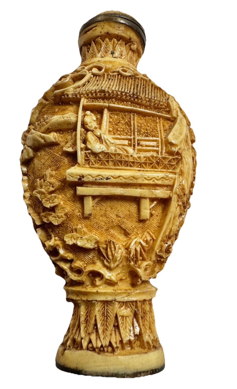 Vintage Chinese Carved Bottle Qianlong Mark Figural Scene Spoon Stopper Vintage Chinese Carved Bottle Qianlong Mark Figural Scene Spoon Stopper