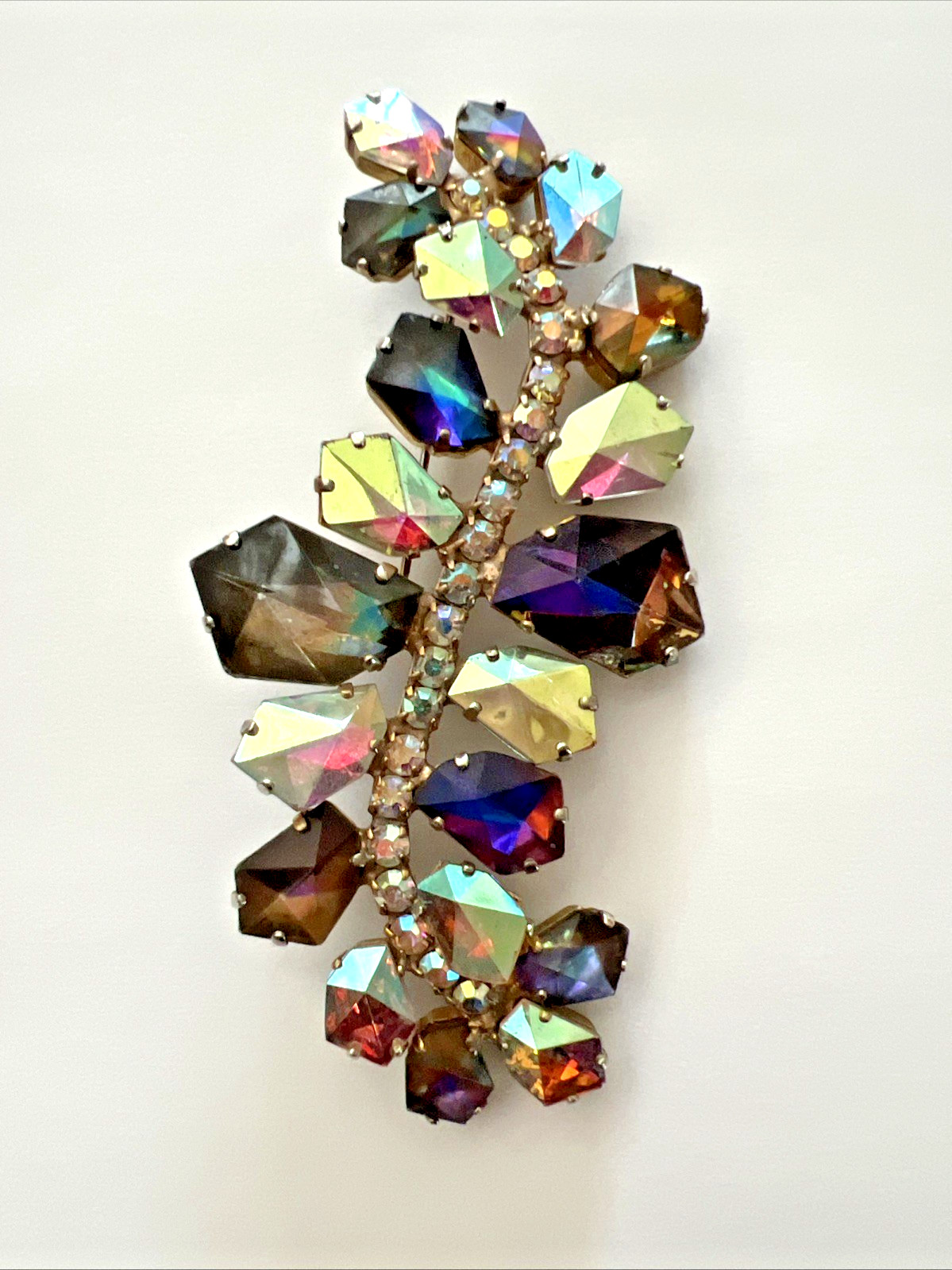 VTG. 1950's FRENCH ROGER JEAN PIERRE GAMMATIC SHAPE CRYSTAL & RHINESTONE BROOCH VTG. 1950's FRENCH ROGER JEAN PIERRE GAMMATIC SHAPE CRYSTAL & RHINESTONE BROOCH