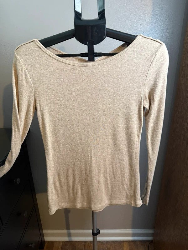 Gap Beige Long Sleeve Top Button Shoulder & Cuff Detail Likely Small Gap Beige Long Sleeve Top Button Shoulder & Cuff Detail Likely Small