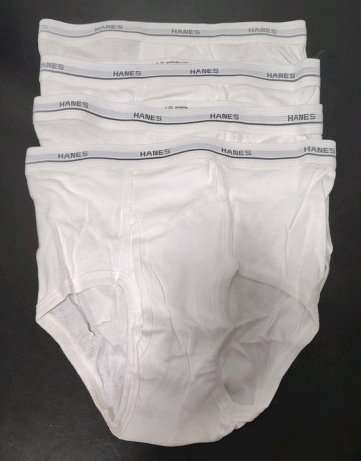 VTG Hanes Men\'s White Classic Briefs with Logo Waistband - 4 Pack - Size M 32-34