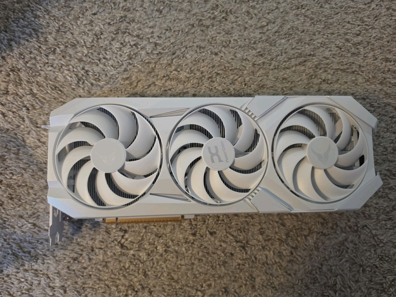 PowerColor Red Devil Spectral White AMD Radeon RX 9070 XT 16GB GDDR6 PowerColor Red Devil Spectral White AMD Radeon RX 9070 XT 16GB GDDR6