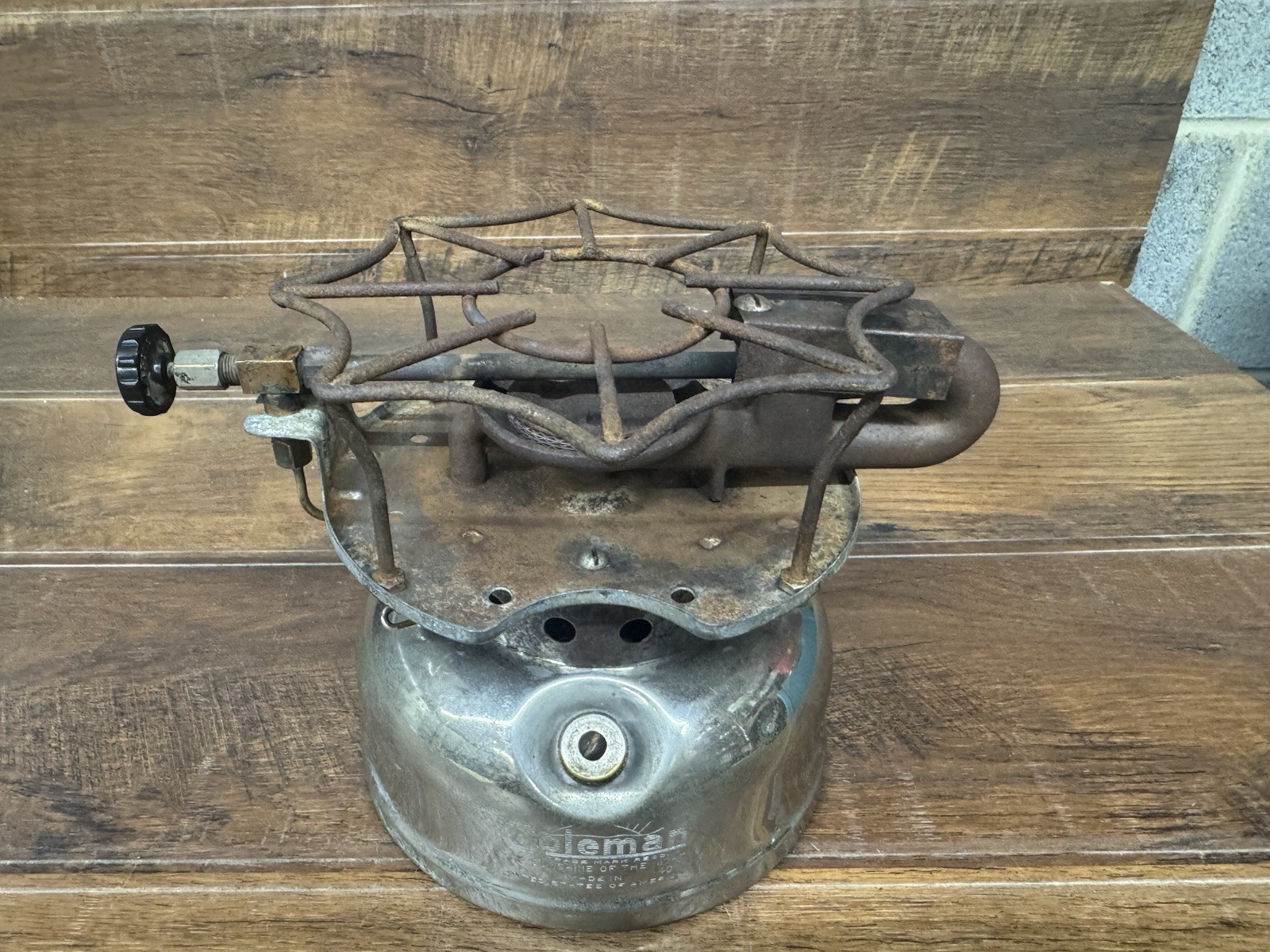 Vintage COLEMAN 500 SPEEDMASTER STOVE DATED A-40 Pumps and Passes Air. Untested