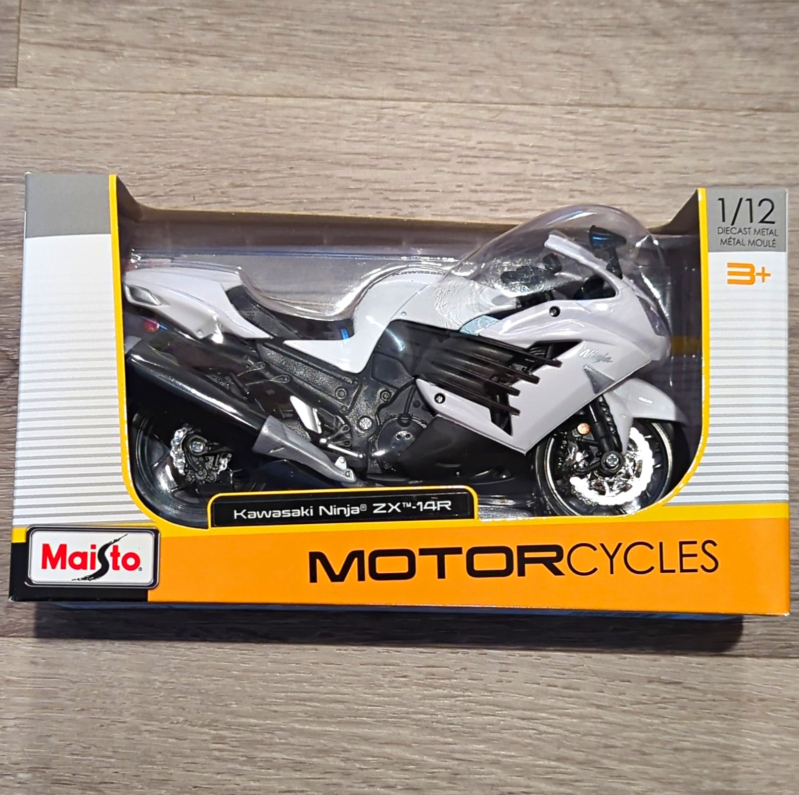 Maisto 1:12 2014 Kawasaki Ninja ZX-14R Diecast Metal White Official Licensed Maisto 1:12 2014 Kawasaki Ninja ZX-14R Diecast Metal White Official Licensed