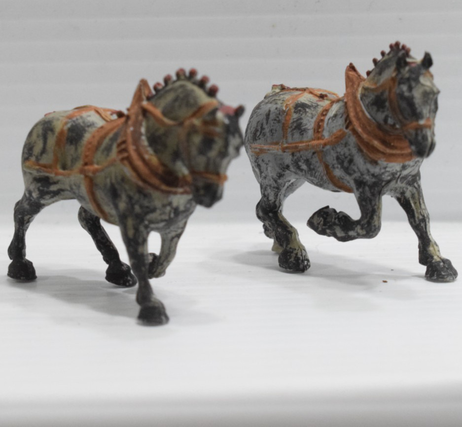 CLYDESDALE SHIRE DRAFT HORSE HARD PLASTIC HAND PAINTED 2PCS HORSES FARM WAGON